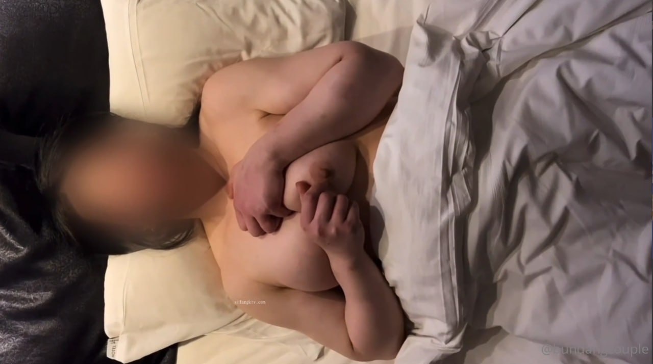 女神极品首秀！【榨汁姬】这么漂亮的女神终于下海了，纯天然脸蛋，没想到小穴也美，一线天又肥又粉，硬了
